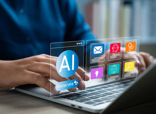 Principiante en criptoactivos descubriendo fundamentos de negociación automatizada mediante inteligencia artificial